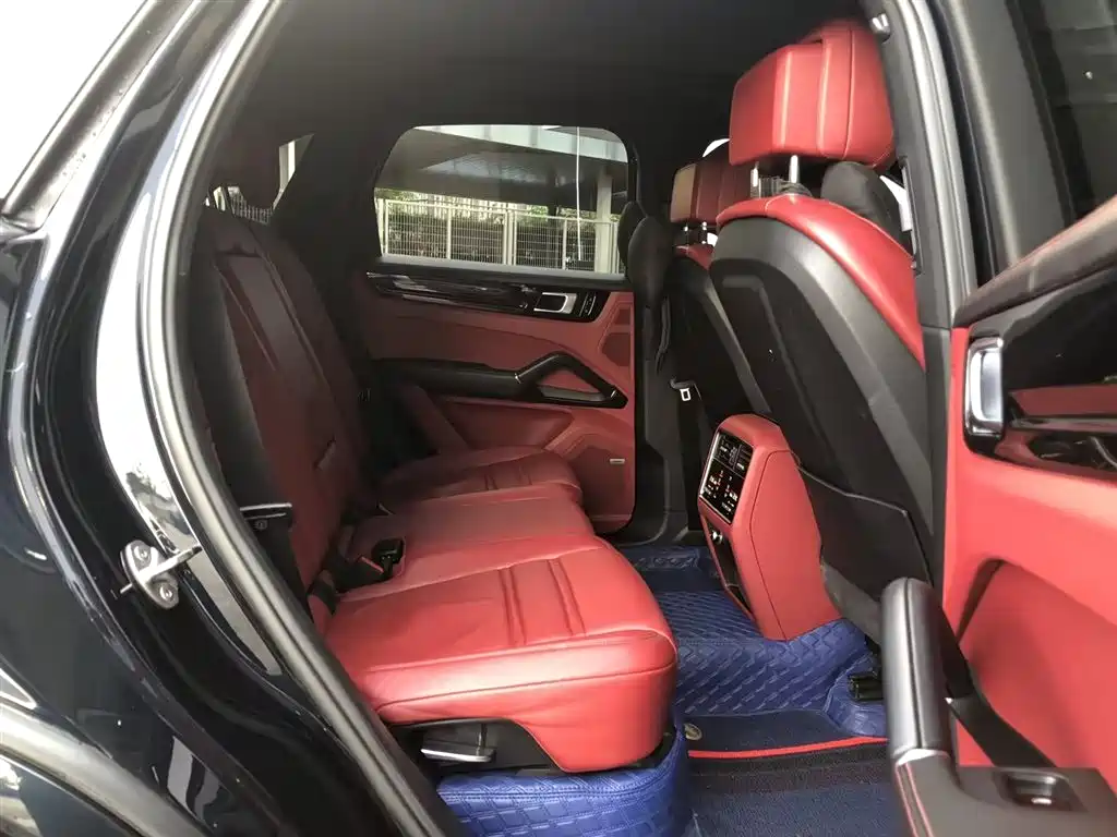 Porsche Cayenne 2019 — фото 12