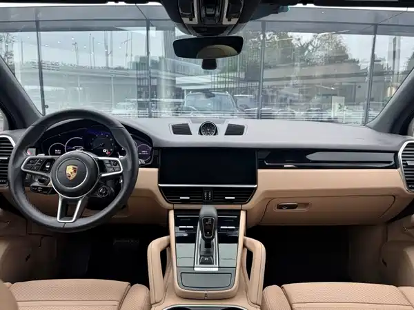 Porsche Cayenne 2022