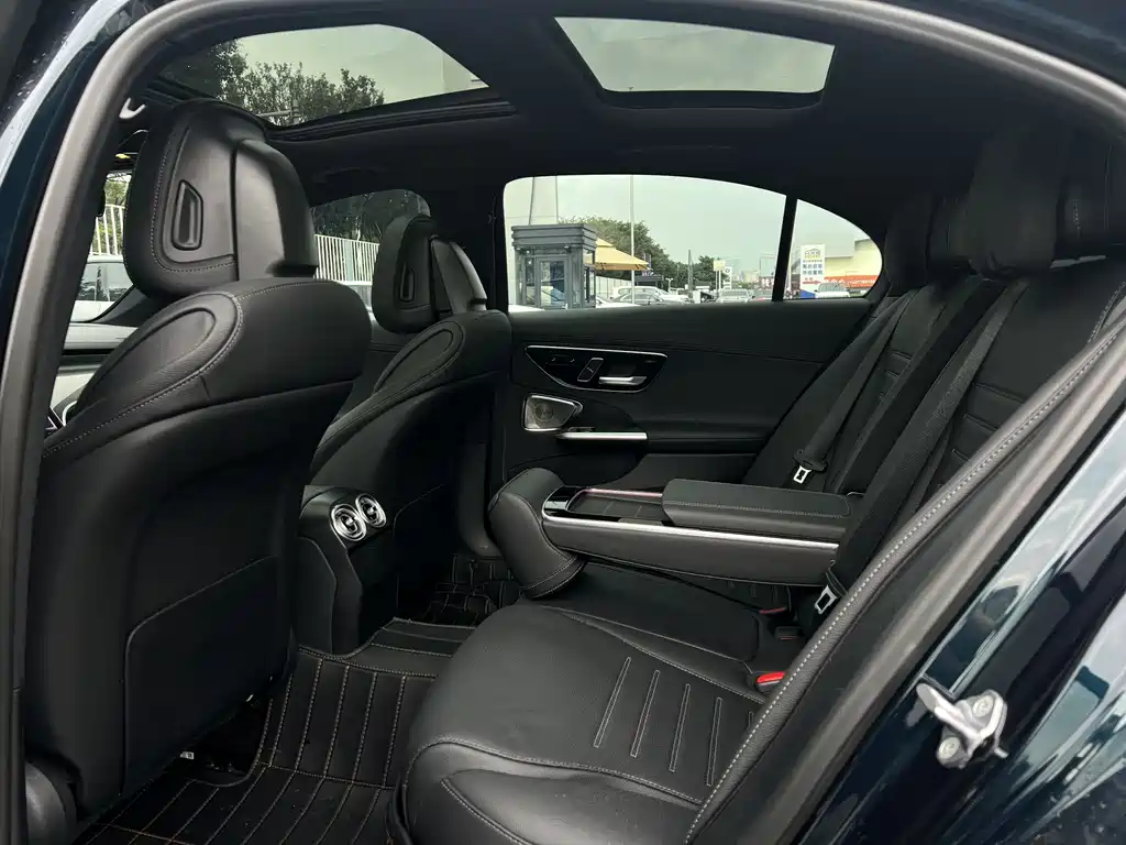 Mercedes-Benz C-Class 2023 — фото 6