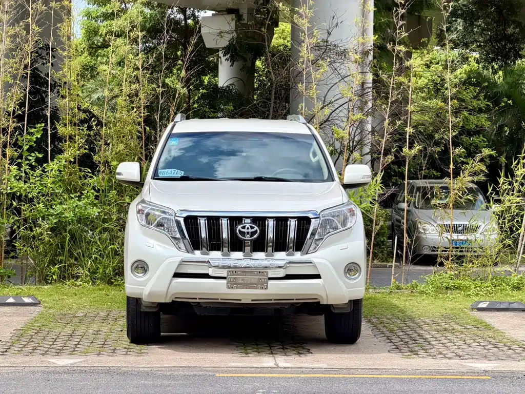 Toyota Prado 2017 — фото 2
