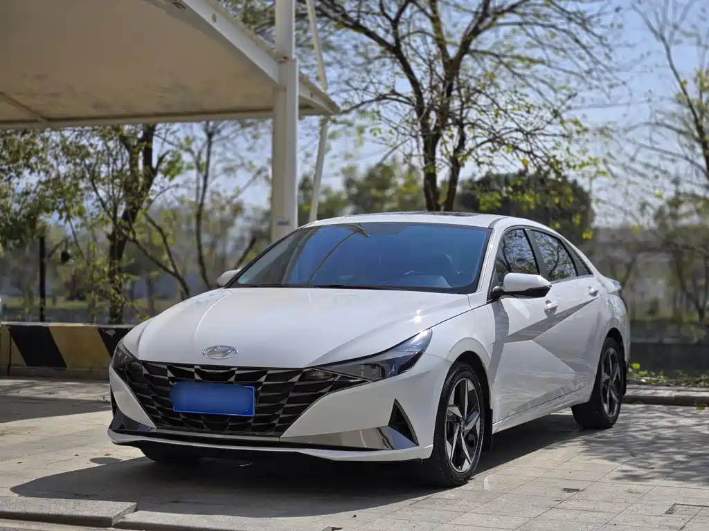 Hyundai Elantra 2022