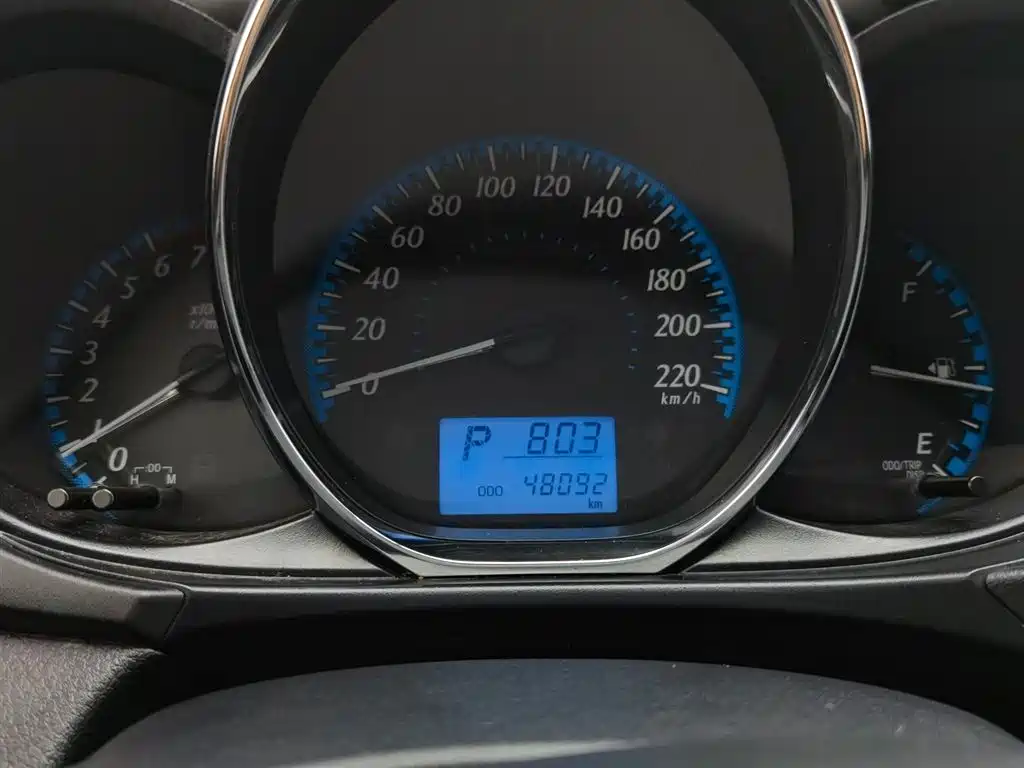 Toyota Yaris L 2019 — фото 10