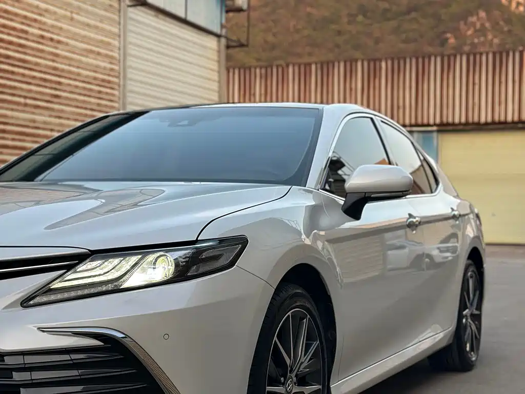 Toyota Camry 2023 — фото 26