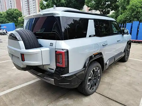 Fangchengbao Leopard 8 2025