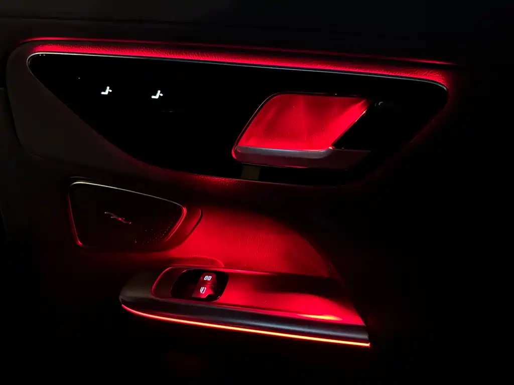 Mercedes-Benz C-Class 2024 — фото 17
