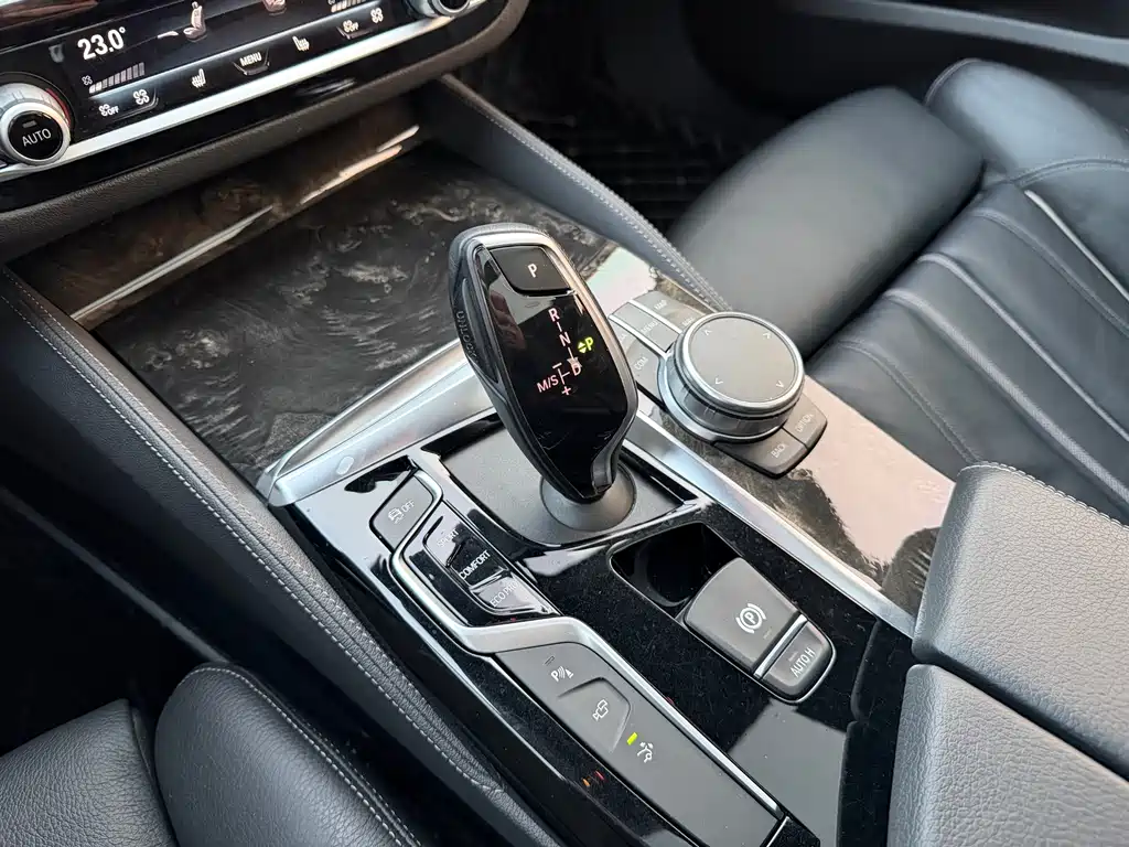 BMW 6 Series GT 2019 — фото 13