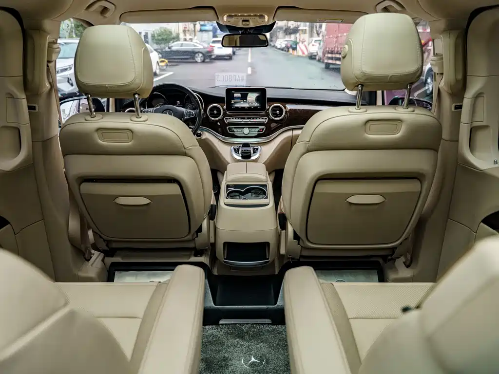Mercedes-Benz V-Class 2018 — фото 16