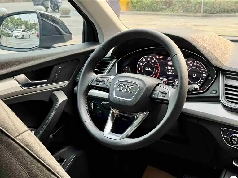 Audi Q5L 2019 — фото 16