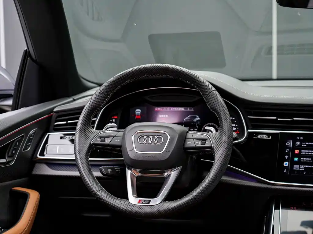 Audi RS Q8 2024 — фото 17