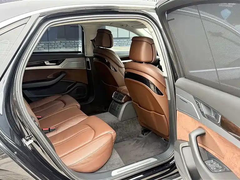 Audi A8 2014 — фото 17