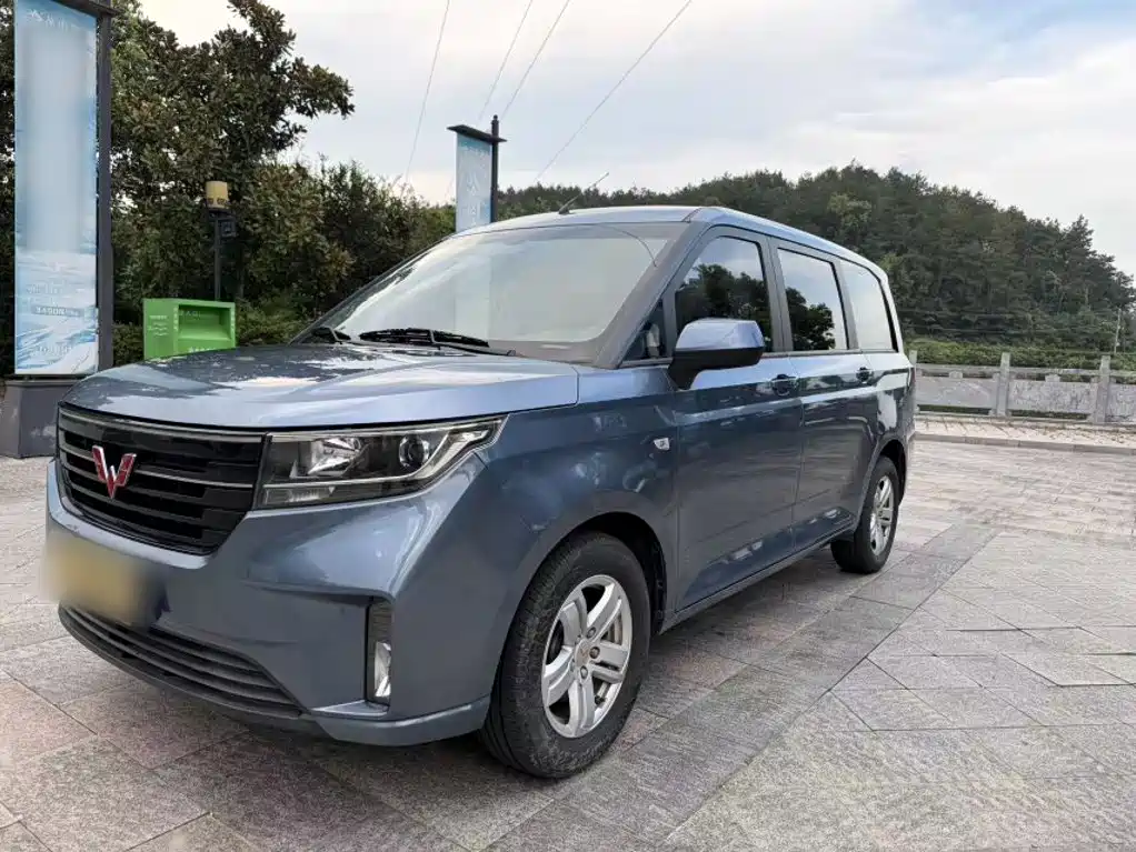 Wuling Hongguang PLUS 2020 — фото 1