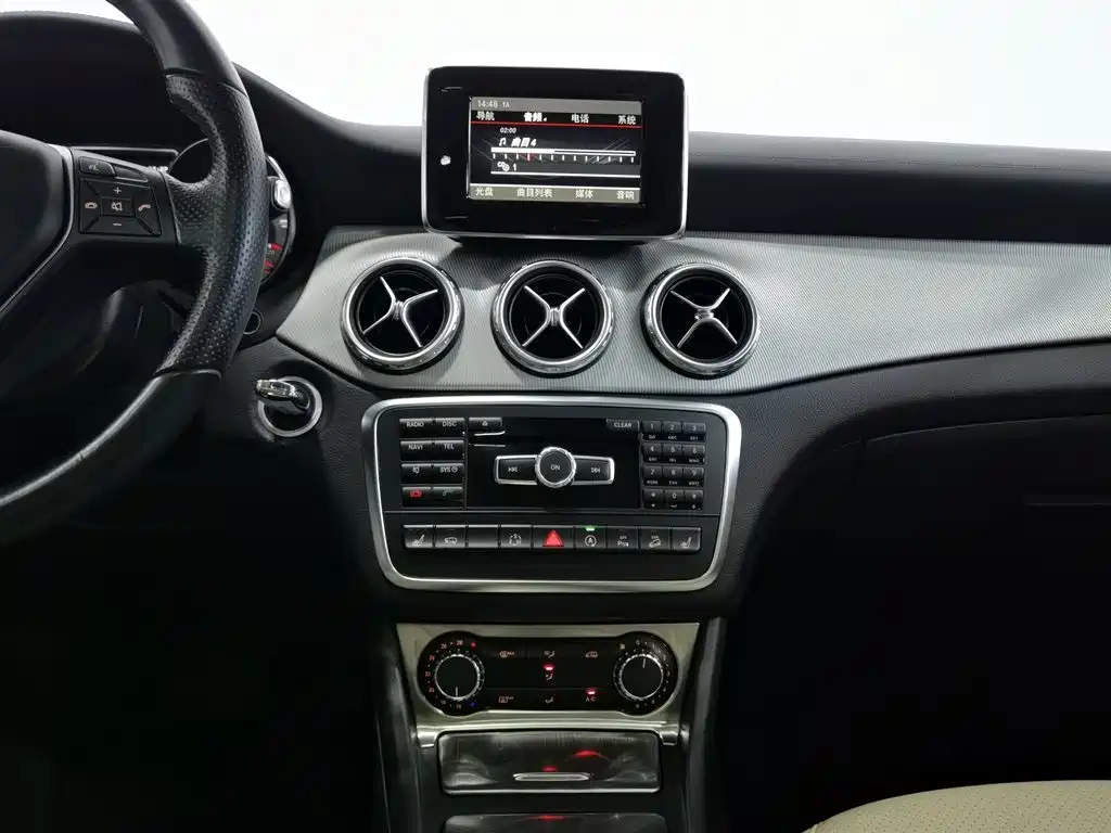 Mercedes-Benz GLA 2015 — фото 12