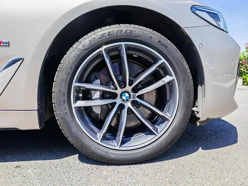 BMW 5 Series New Energy 2021 — фото 9