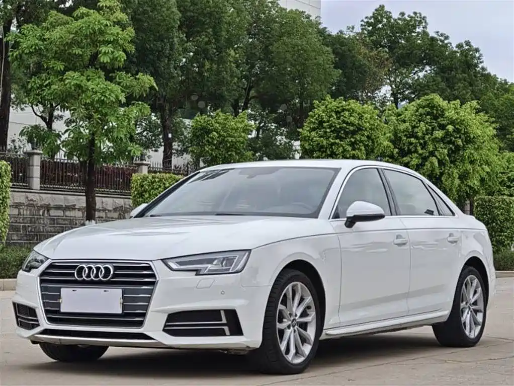 Audi A4L 2018 — фото 1