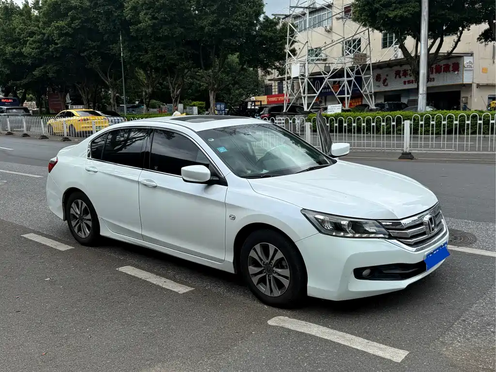 Honda Accord 2015 — фото 10