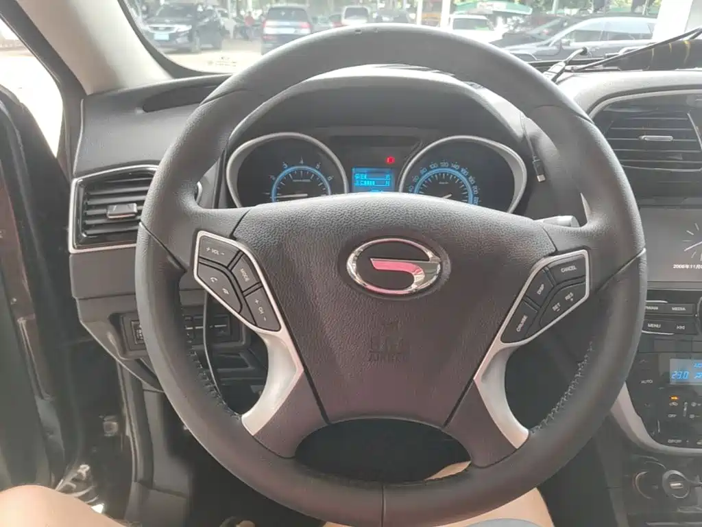 GAC Trumpchi GS5 Super 2016 — фото 11