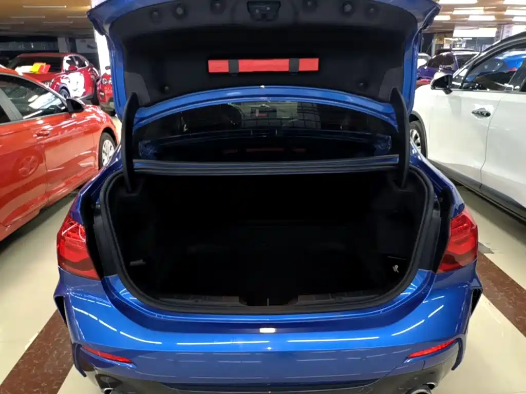 BMW 1 Series 2019 — фото 16