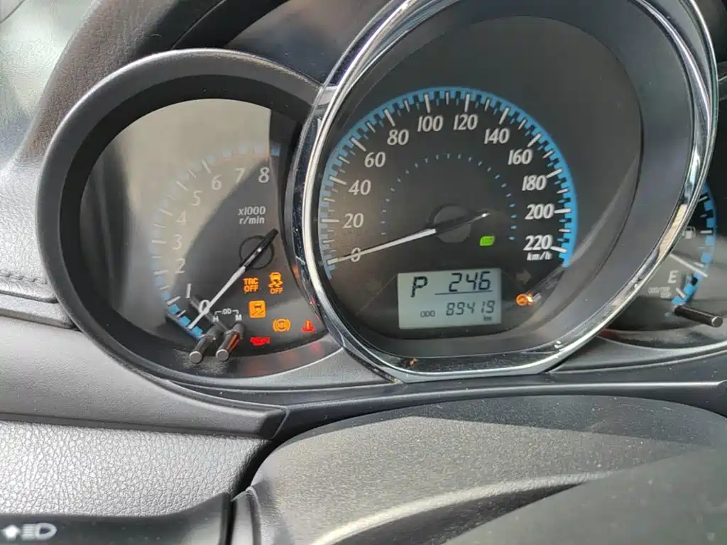 Toyota Yaris L 2019 — фото 12