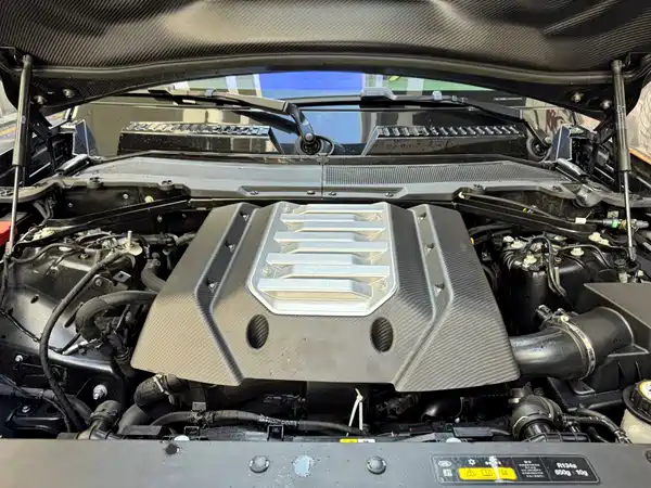 Land Rover Defender 2023