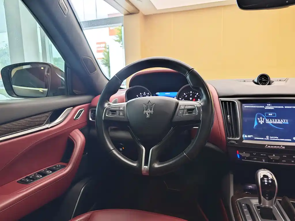 Maserati Levante 2018 — фото 17