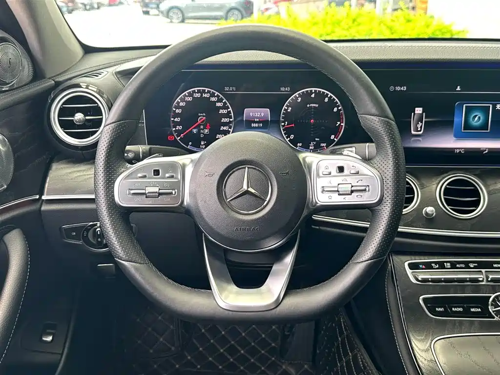 Mercedes-Benz E-Class 2019 — фото 15