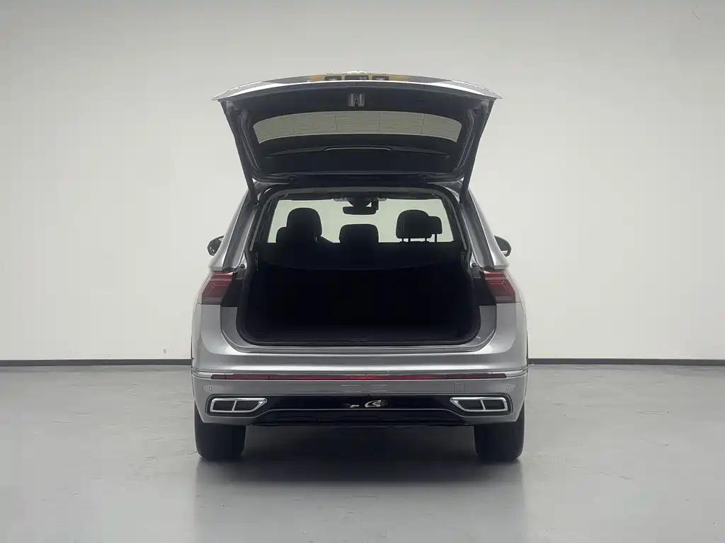 Volkswagen Tiguan L 2023 — фото 8