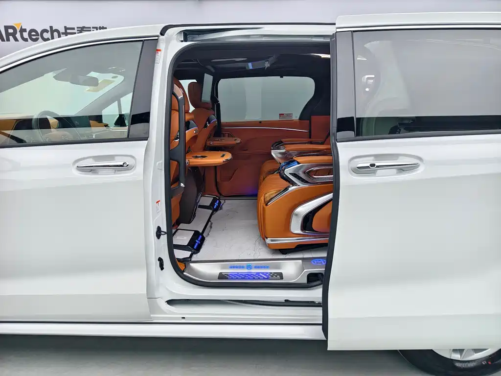 Toyota Granvia — фото 17