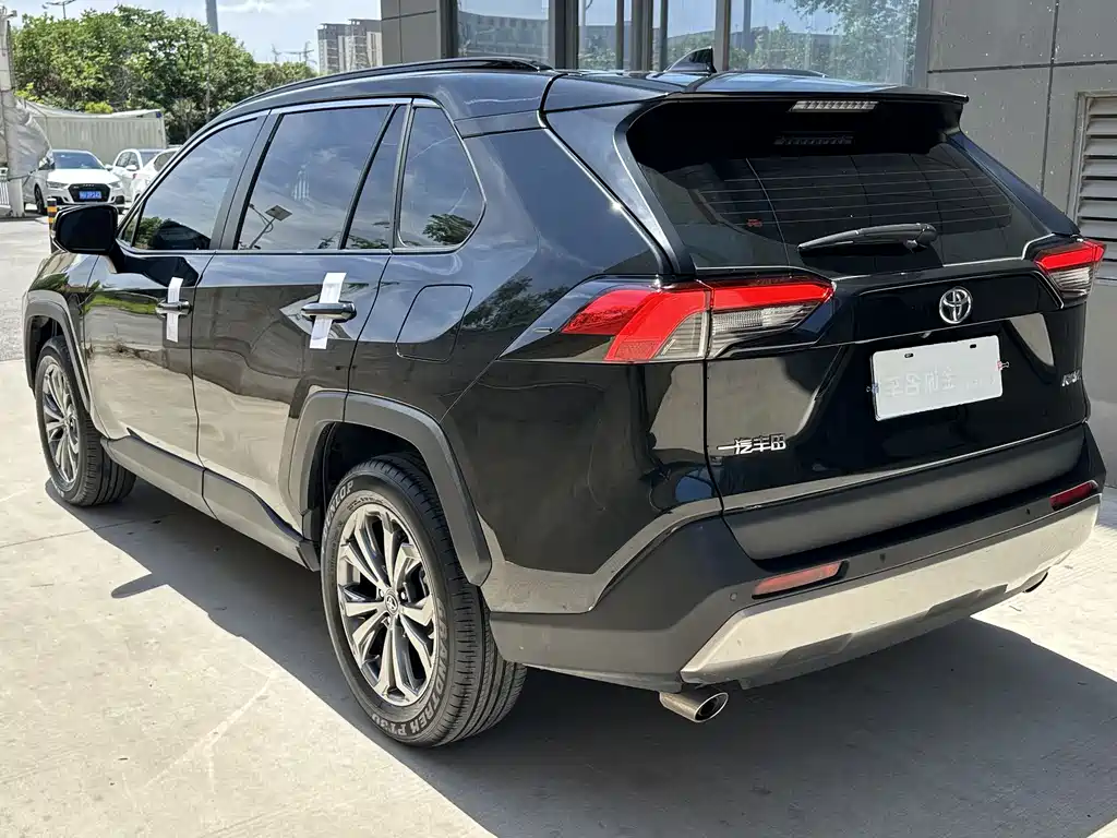 Toyota RAV4 2024 — фото 13