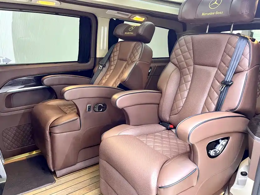 Mercedes-Benz V-Class 2018 — фото 9