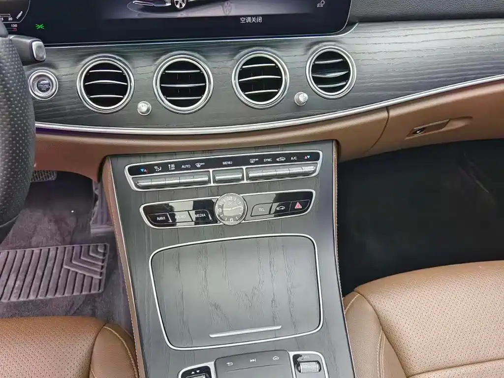 Mercedes-Benz E-Class 2020 — фото 19