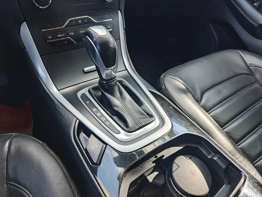 Ford Edge 2016 — фото 14