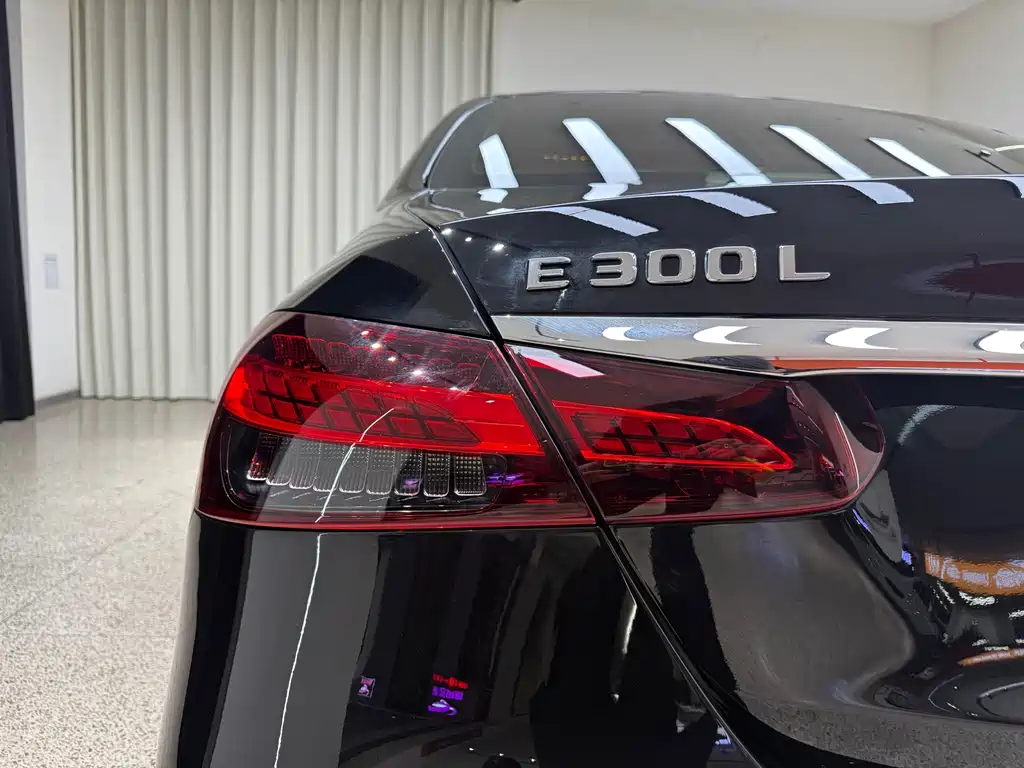 Mercedes-Benz E-Class 2023 — фото 13