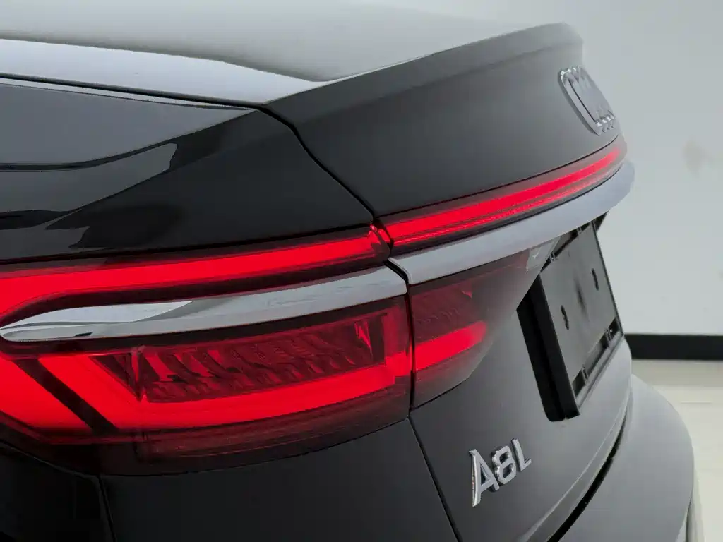 Audi A8 2019 — фото 23