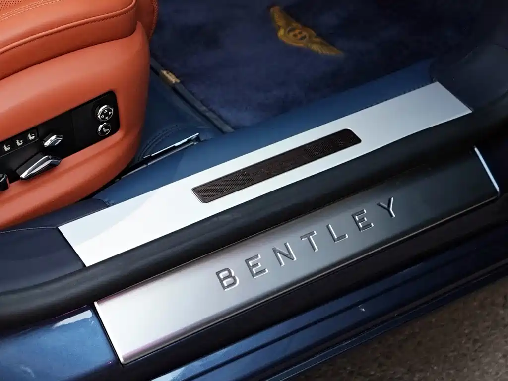 Bentley Flying Spur 2020 — фото 19