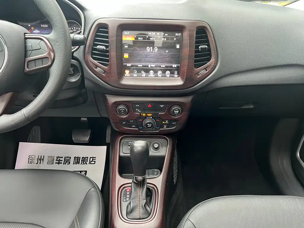 Jeep Compass 2018 — фото 12