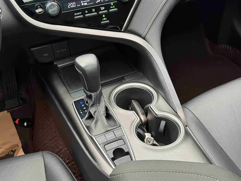 Toyota Camry 2021 — фото 14