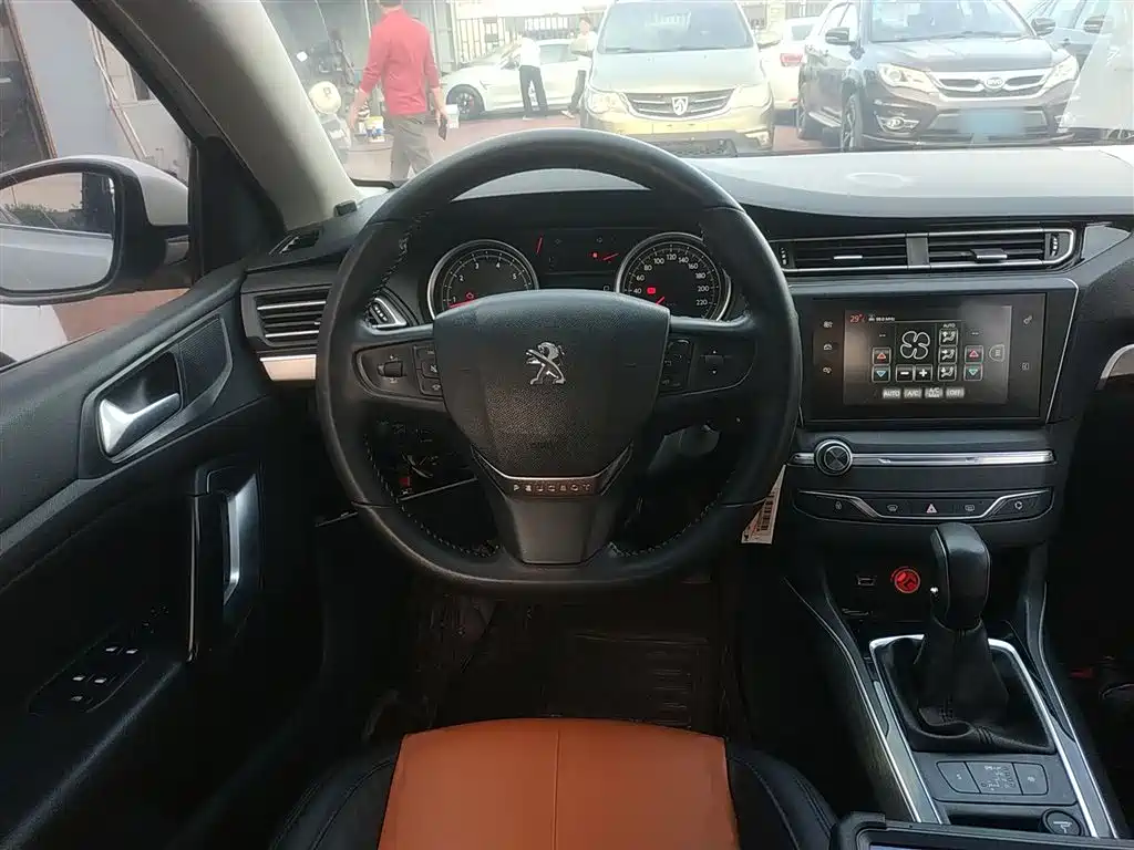 Peugeot 408 2017 — фото 11