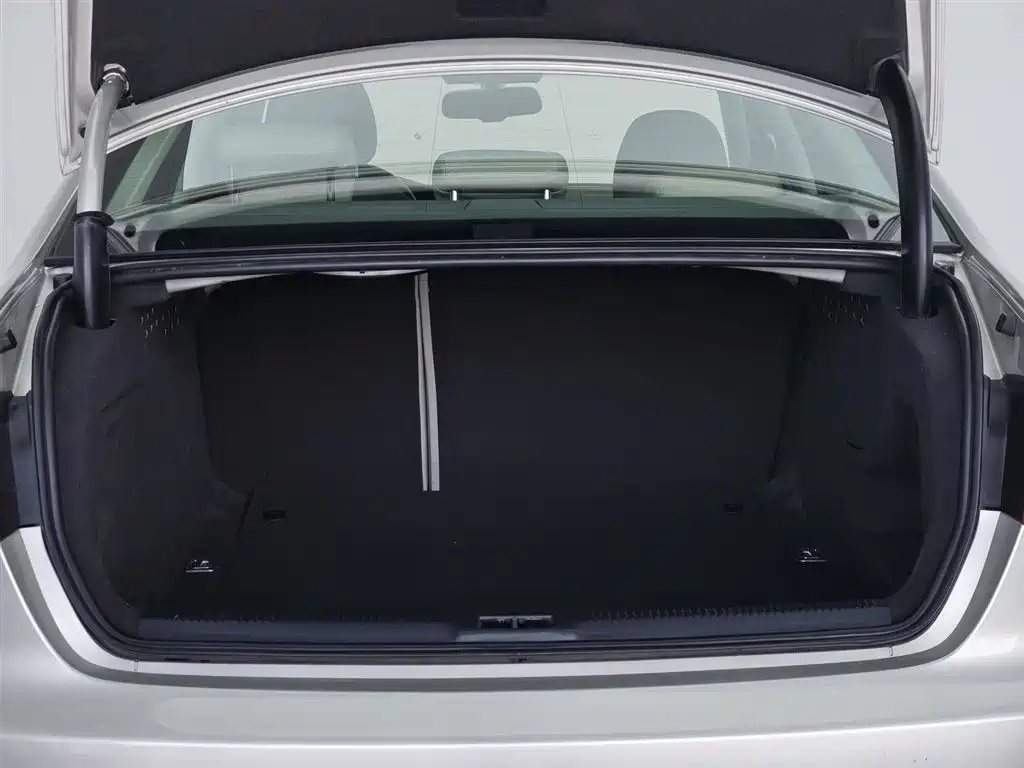 Audi A4L 2016 — фото 16