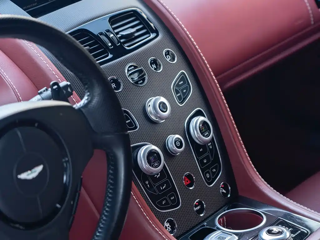 Aston Martin Rapide 2018 — фото 8