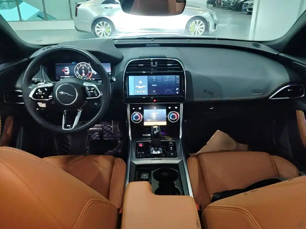 Jaguar XEL 2023 — фото 10