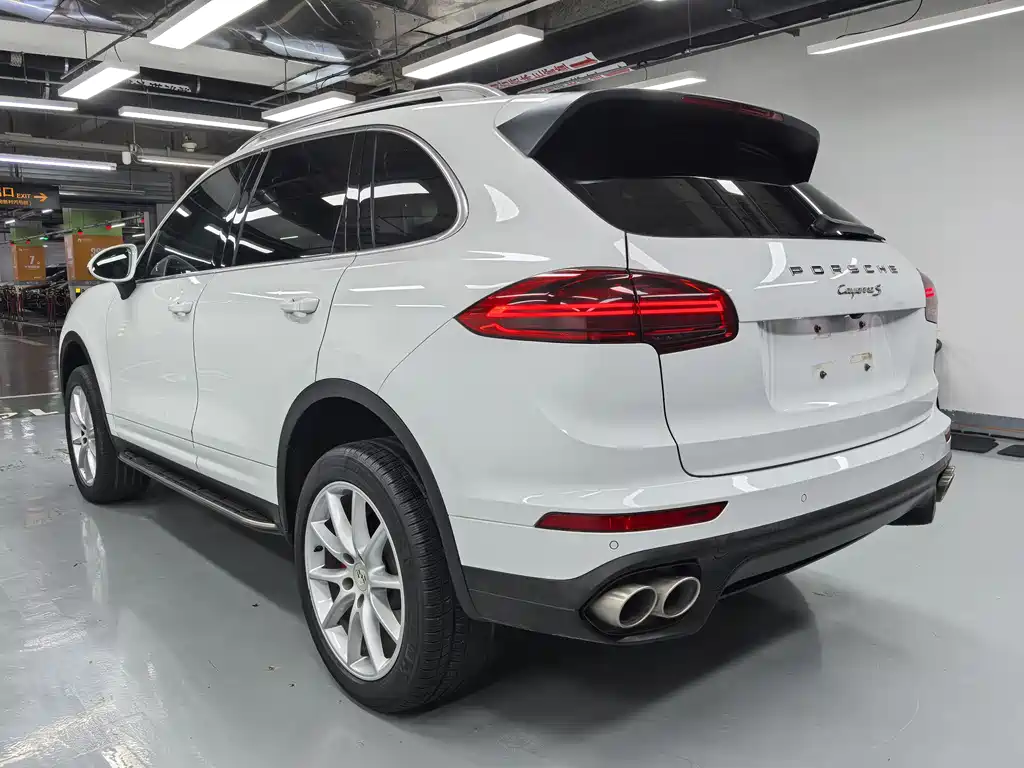 Porsche Cayenne 2016 — фото 18