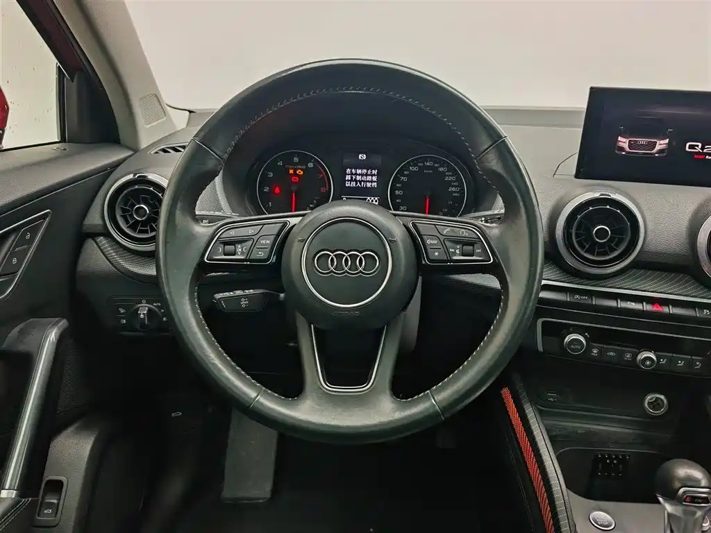 Audi Q2L 2022 — фото 11