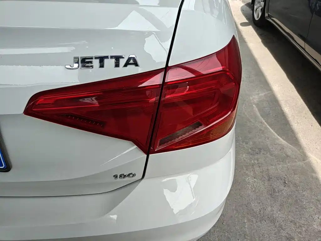 Volkswagen Jetta 2018 — фото 8
