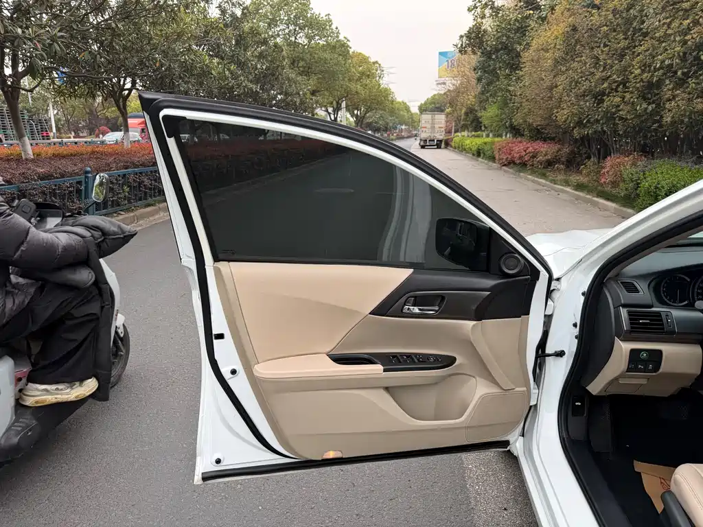 Honda Accord 2014 — фото 11