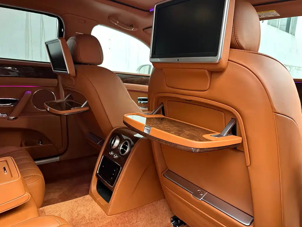 Bentley Flying Spur 2016 — фото 11