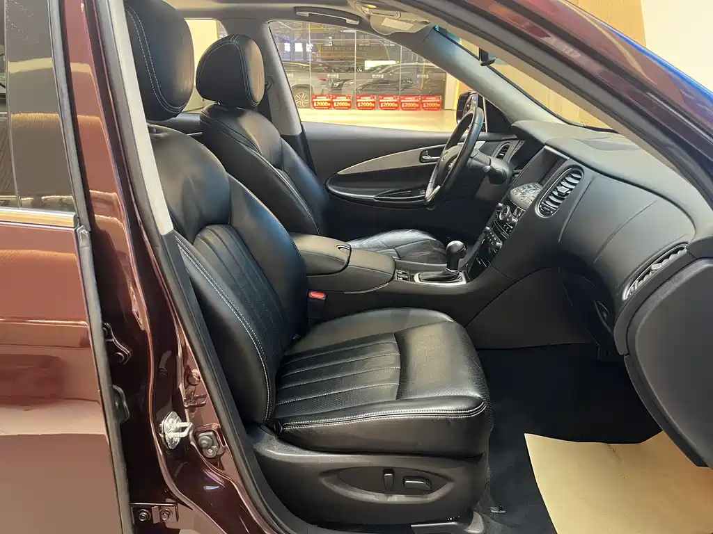 Infiniti QX50 2017 — фото 10