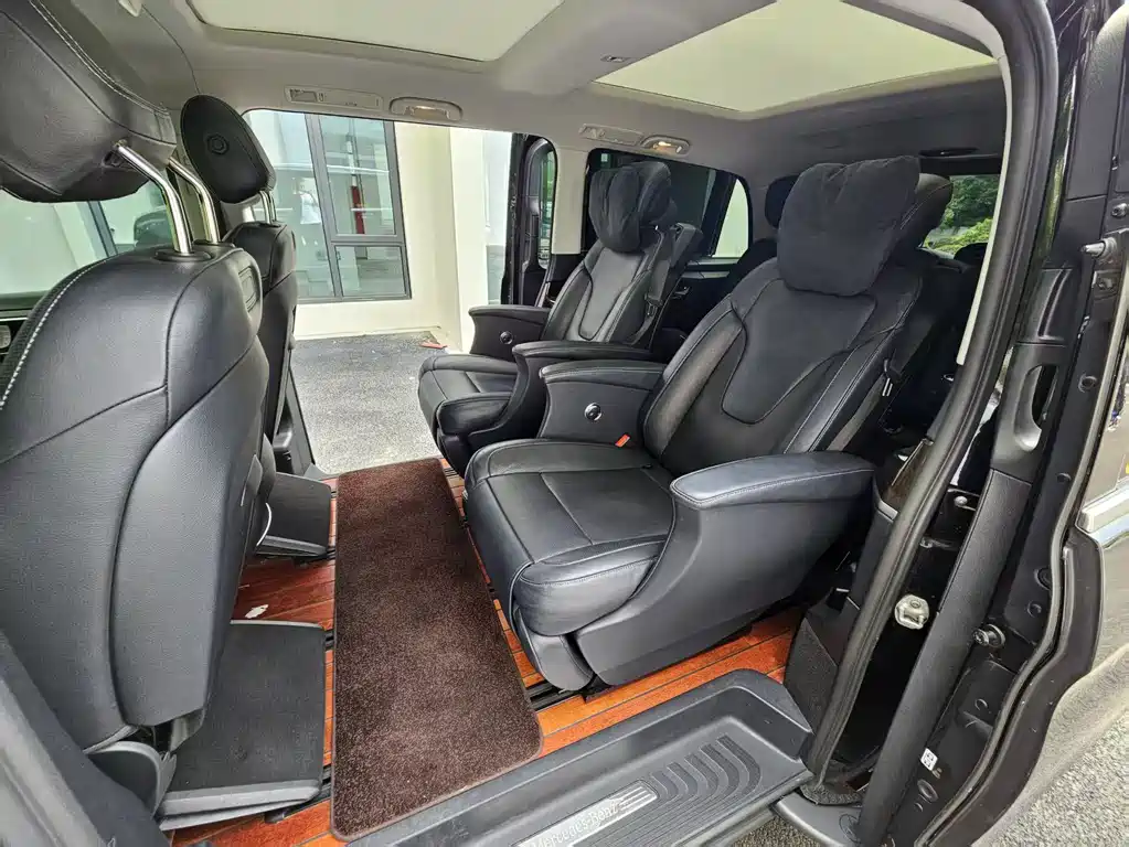 Mercedes-Benz V-Class 2020 — фото 17
