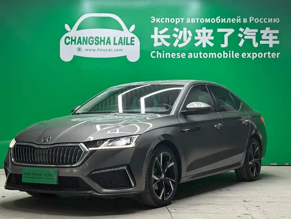 Skoda Octavia 2021 — фото 1