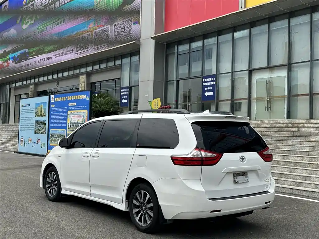 Toyota Sienna 2018 — фото 5