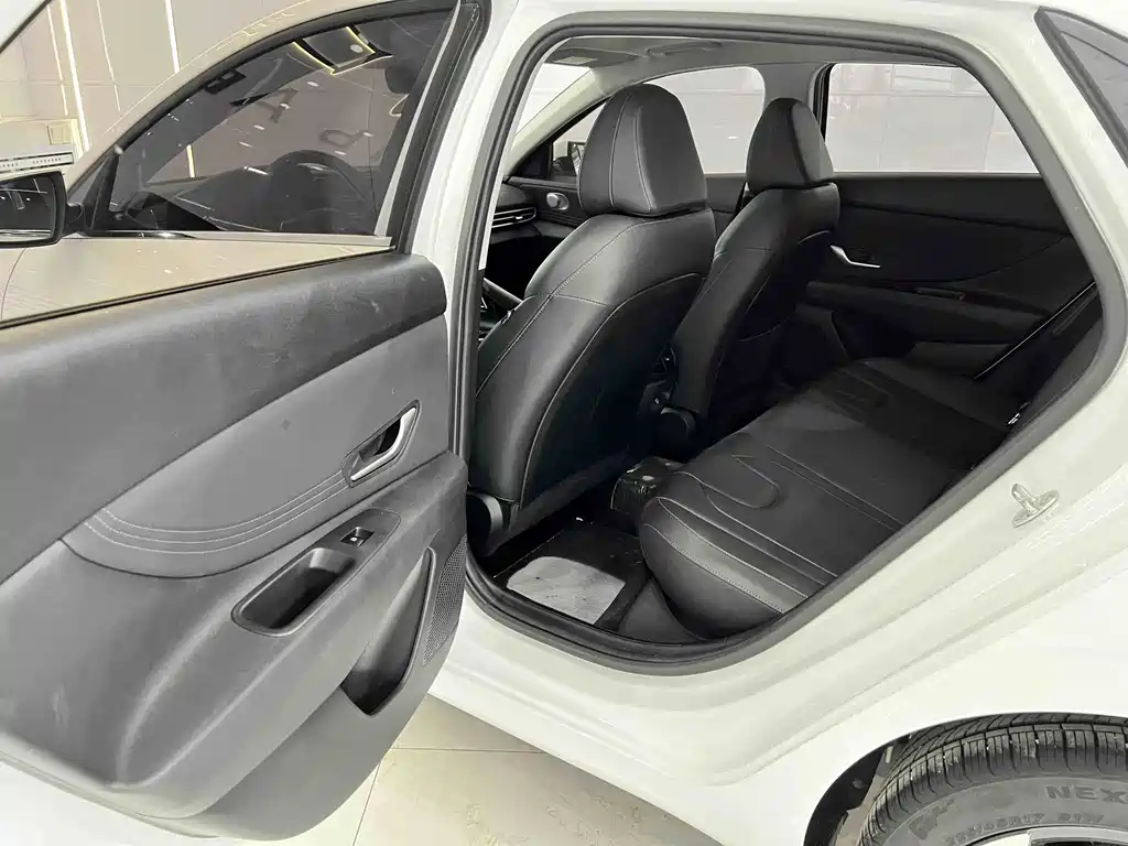 Hyundai Elantra 2024 — фото 12